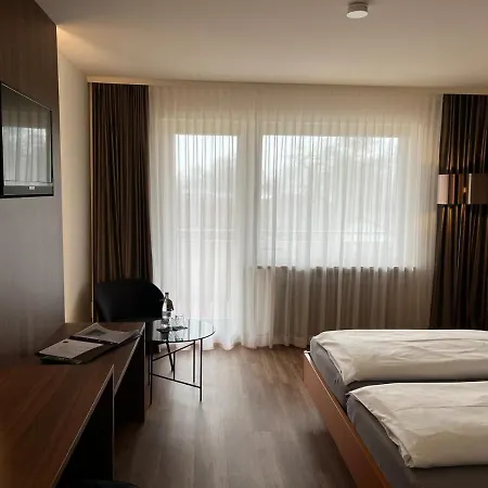Gaestehaus Zuern בית הארחה ואסרבורג